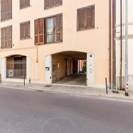 Pisa Airport & Station Cozy Flat - Private Parking * Pisa